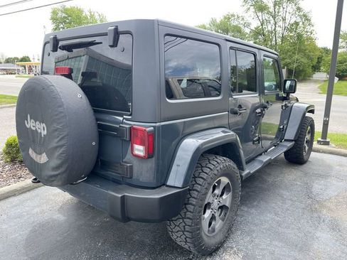 Used 2017 Jeep Wrangler Unlimited Sahara w/ Connectivity Group AWD/4WD image 8