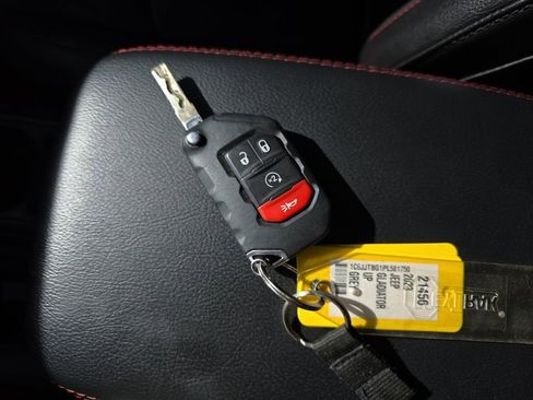 Used 2023 Jeep Gladiator Rubicon w/ Cold Weather Group image 39