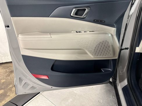 New 2026 Kia Carnival EX FWD image 24