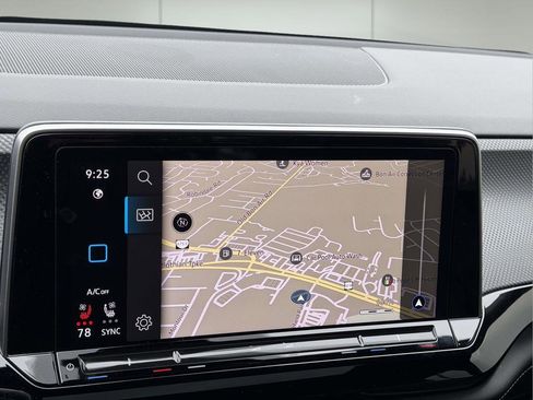 Used 2024 Volkswagen Atlas Cross Sport SEL Premium R-Line image 3