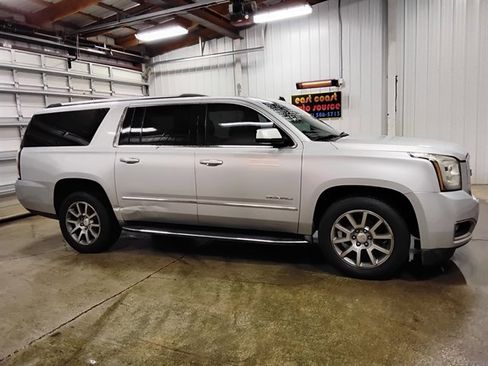 Used 2015 GMC Yukon XL Denali w/ Touring Package image 2