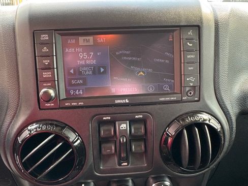 Used 2015 Jeep Wrangler Unlimited Sahara image 10