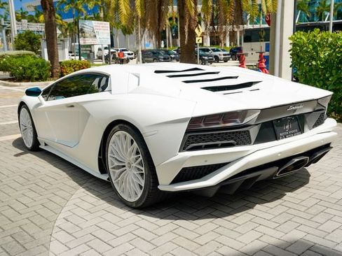 Used 2018 Lamborghini Aventador S AWD/4WD image 19