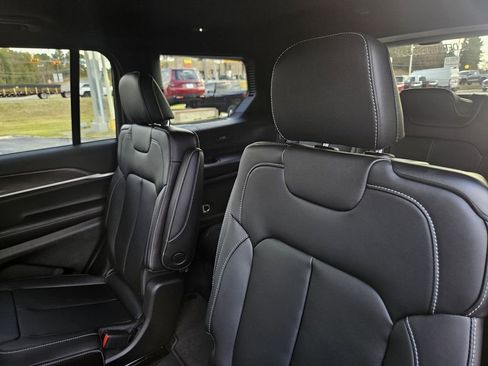 New 2025 Jeep Grand Cherokee L Limited image 29