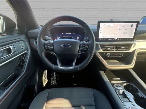 Used 2025 Ford Explorer ST-Line w/ ST-Line Street Pack AWD/4WD image 9