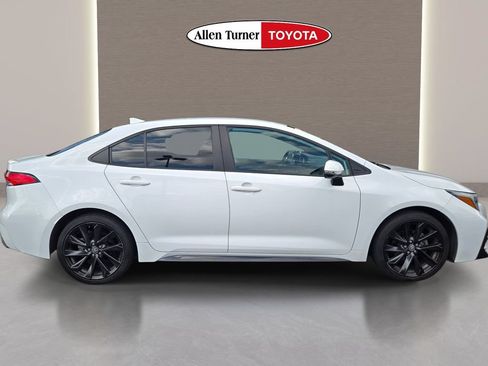 Used 2023 Toyota Corolla SE FWD image 4