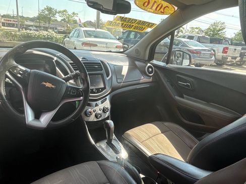 Used 2016 Chevrolet Trax LT w/ LT Convenience Package AWD/4WD image 40
