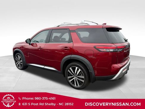 Certified 2023 Nissan Pathfinder Platinum AWD/4WD image 12