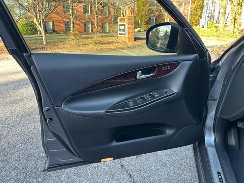 Used 2015 INFINITI QX50 Journey w/ Premium Package image 19