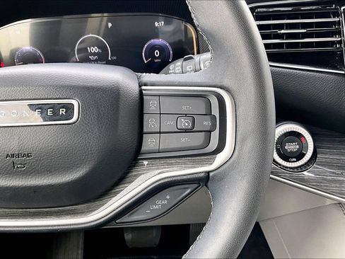 Used 2022 Jeep Wagoneer Series II AWD/4WD image 21