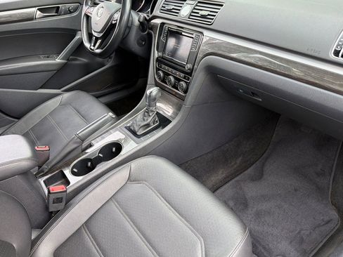 Used 2017 Volkswagen Passat 1.8T SE w/ SE Lighting Package FWD image 16