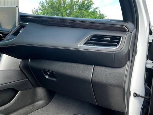 Used 2023 Chevrolet Tahoe Z71 w/ Luxury Package AWD/4WD image 16