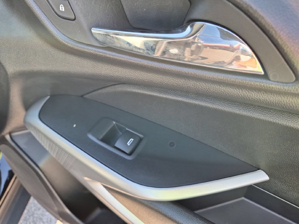 Used 2025 Chevrolet Trax LS FWD image 32