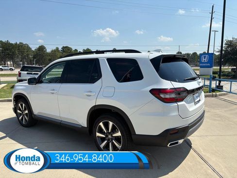 New 2025 Honda Pilot Touring image 4