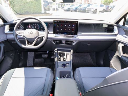 New 2026 Volkswagen Tiguan SE FWD image 17