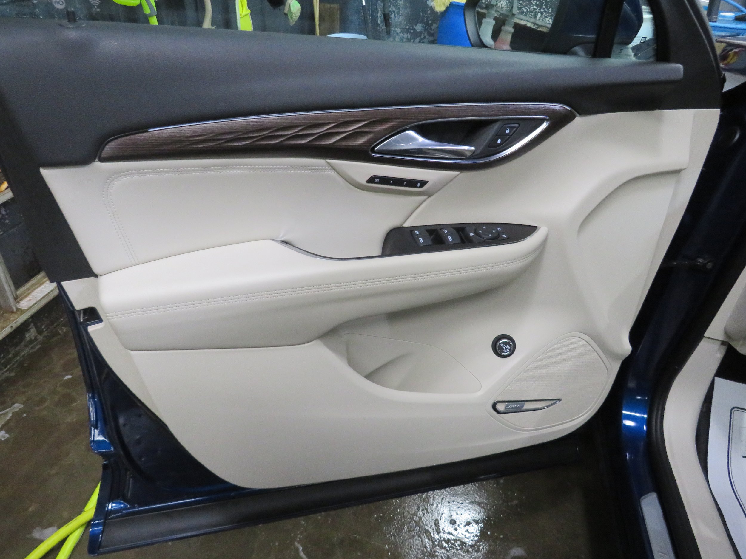 Used 2023 Buick Envision Avenir AWD/4WD image 16