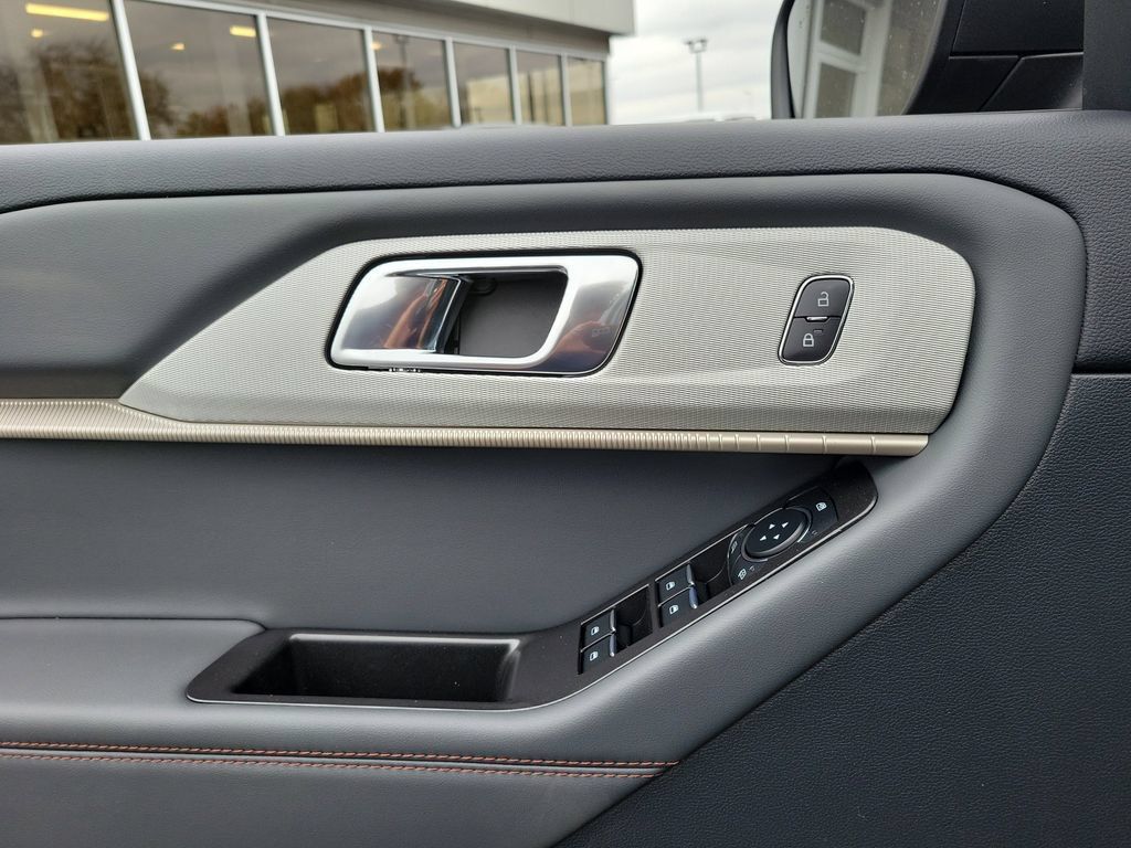 New 2026 Ford Explorer Active RWD image 18