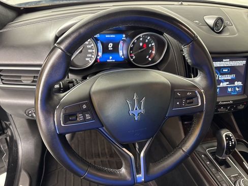 Used 2017 Maserati Levante w/ Luxury Package image 18