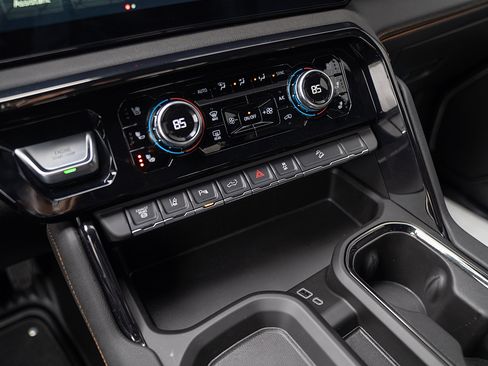 Used 2024 GMC Sierra 2500 AT4 w/ AT4 Premium Plus Package image 14