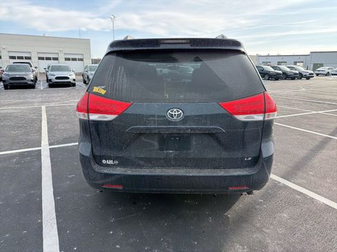 Used 2011 Toyota Sienna LE image 5