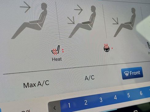 Used 2023 Chrysler Pacifica Touring-L image 28