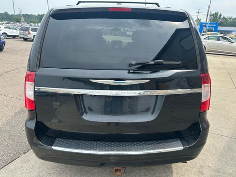 Used 2014 Chrysler Town & Country Touring w/ Trailer Tow Group FWD image 6