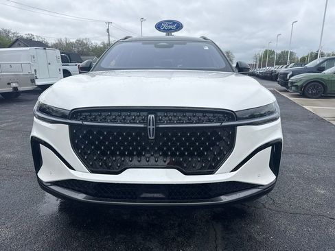 Used 2025 Lincoln Nautilus Reserve AWD/4WD image 3