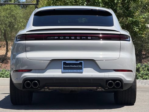 Used 2025 Porsche Cayenne Coupe AWD/4WD image 6