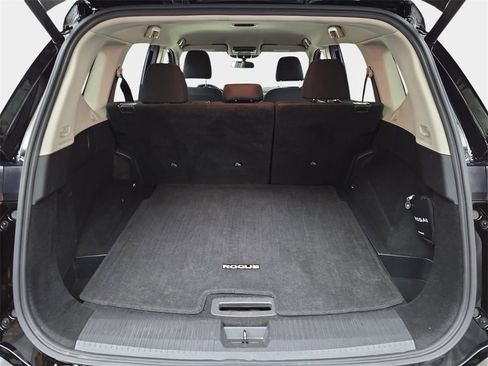 Used 2024 Nissan Rogue SV image 15