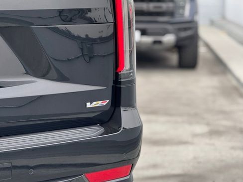 Used 2024 Cadillac Escalade V w/ LPO, ONYX Package image 8