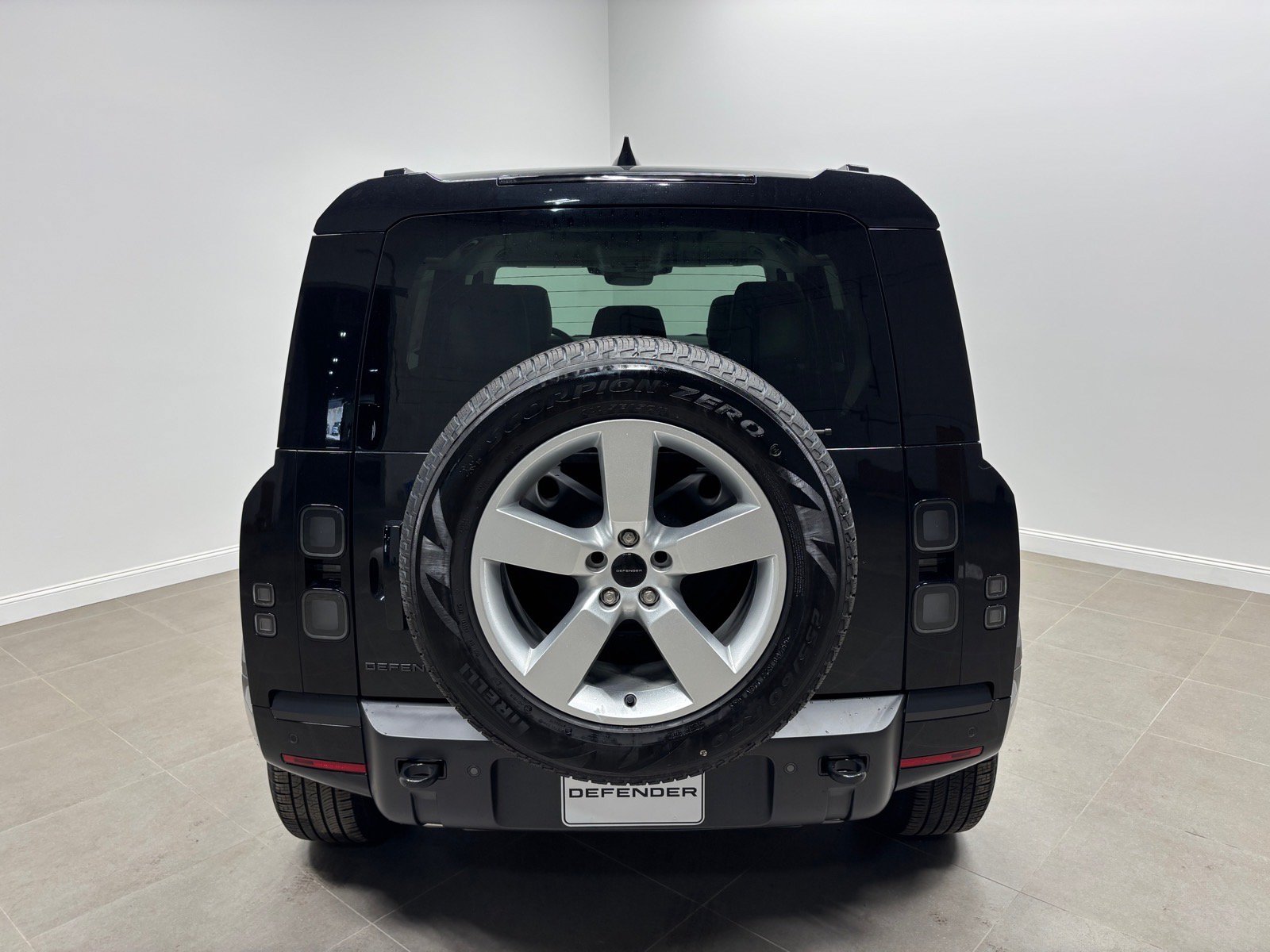 Used 2026 Land Rover Defender 110 X-Dynamic SE AWD/4WD image 8
