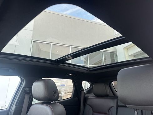 Used 2023 Chevrolet Blazer RS w/ Enhanced Convenience Package image 11