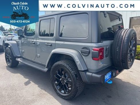Used 2023 Jeep Wrangler Unlimited Sahara w/ Cold Weather Group AWD/4WD image 10