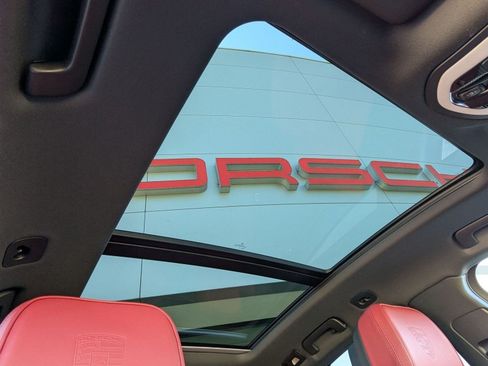 Certified 2026 Porsche Macan AWD/4WD image 27