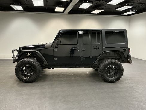 Used 2015 Jeep Wrangler Unlimited Sport w/ Max Tow Package AWD/4WD image 2