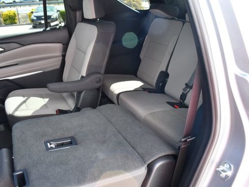 Used 2026 Chevrolet Traverse LT w/ Driver Confidence Package FWD image 13