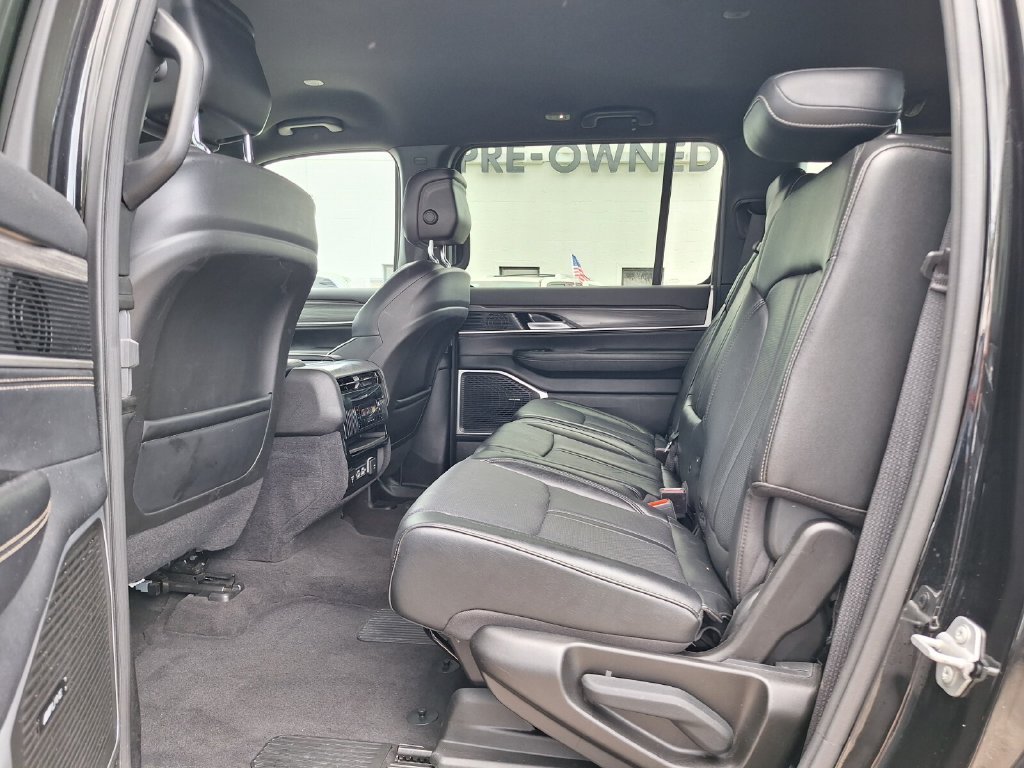 Used 2024 Jeep Wagoneer Series II w/ Flexible Seating Group RWD image 14