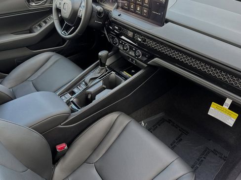 Used 2025 Honda Accord EX-L image 17