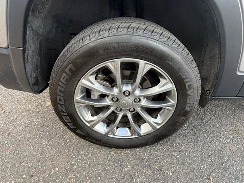 Used 2020 Jeep Cherokee Latitude Plus w/ Cold Weather Group image 26