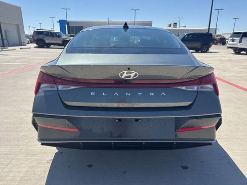 Used 2025 Hyundai Elantra SEL FWD image 4