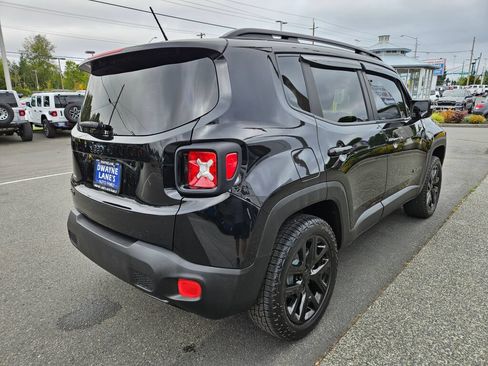 Used 2017 Jeep Renegade Altitude AWD/4WD image 4