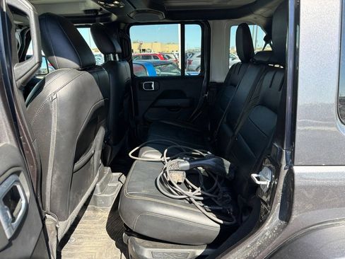 Used 2021 Jeep Wrangler Unlimited Sahara w/ Dual Top Group AWD/4WD image 17