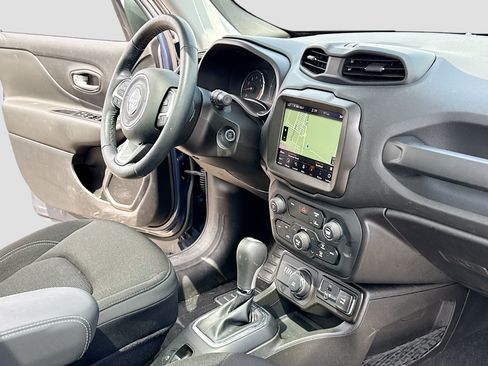 Used 2023 Jeep Renegade Latitude w/ Sun/Sound Group AWD/4WD image 5