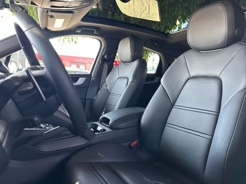Certified 2025 Porsche Cayenne Coupe AWD/4WD image 5