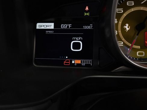 Used 2019 Ferrari Portofino RWD image 30
