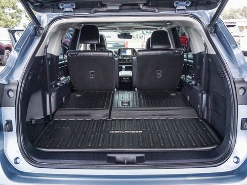 Used 2022 Toyota Highlander XLE image 25