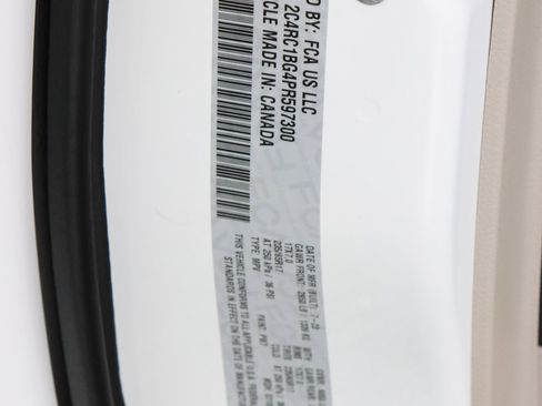 Used 2023 Chrysler Pacifica Touring-L FWD image 33