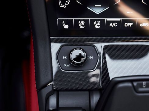 Used 2025 Lamborghini Urus Performante AWD/4WD image 68