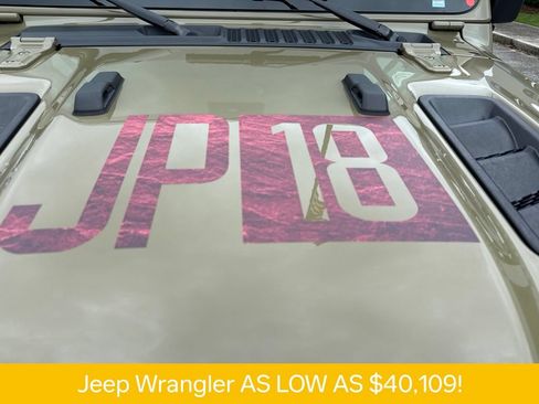 Used 2025 Jeep Wrangler Rubicon w/ Safety Group AWD/4WD image 15