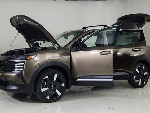 New 2026 Nissan Kicks SR w/ Cold Weather Package image 10